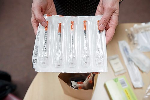 MIKE DEAL / WINNIPEG FREE PRESS
Kim Bailey, Director, Prevention Testing and Wellness at Nine Circles Community Health Centre, with a bunch of single use syringes that are part of a kit that would be handed out to a client during a tour of the Pit Stop at 705 Broadway.
See Katrina Clarke story
221215 - Thursday, December 15, 2022.