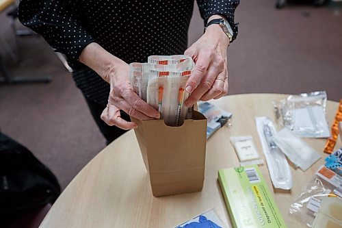 MIKE DEAL / WINNIPEG FREE PRESS
Kim Bailey, Director, Prevention Testing and Wellness at Nine Circles Community Health Centre, pulls single use syringes from a kit that would be handed out to a client during a tour of the Pit Stop at 705 Broadway.
See Katrina Clarke story
221215 - Thursday, December 15, 2022.