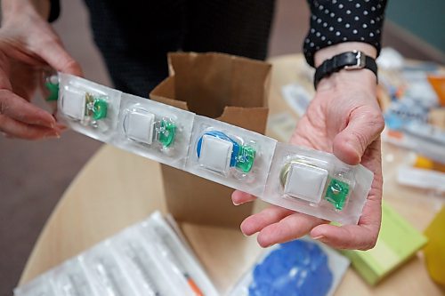 MIKE DEAL / WINNIPEG FREE PRESS
Kim Bailey, Director, Prevention Testing and Wellness at Nine Circles Community Health Centre, holds some stericups that can be given to clients during a tour of the Pit Stop at 705 Broadway.
See Katrina Clarke story
221215 - Thursday, December 15, 2022.