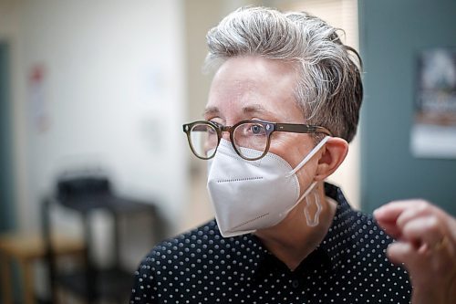 MIKE DEAL / WINNIPEG FREE PRESS
Kim Bailey, Director, Prevention Testing and Wellness at Nine Circles Community Health Centre, during a tour of the Pit Stop at 705 Broadway.
See Katrina Clarke story
221215 - Thursday, December 15, 2022.