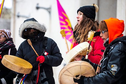 MIKAELA MACKENZIE / WINNIPEG FREE PRESS

Taylor Orpin, co-organizer, sings at a rally demanding justice for the murdered Indigenous women whose bodies are believed to be in landfills at City Hall in Winnipeg on Thursday, Dec. 15, 2022. For Erik Pindera story.
Winnipeg Free Press 2022.