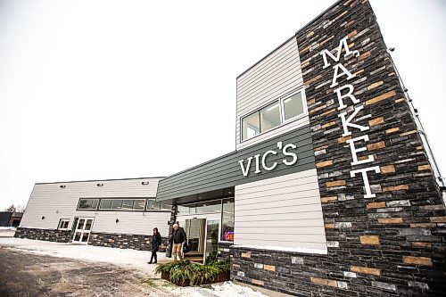 MIKAELA MACKENZIE / WINNIPEG FREE PRESS

Vic&#x573; Market in its new location on Pembina in Winnipeg on Tuesday, Dec. 13, 2022. For Dave Sanderson story.
Winnipeg Free Press 2022.