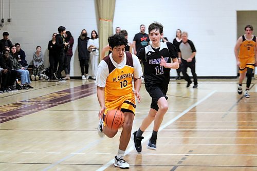 Josue Hernandez races his way down the court for the Crocus Plainsmen during their home game with the Vincent Massey Vikings junior varsity squad at the Brandon Sun Spartan Invititational on Friday morning. (Lucas Punkari/The Brandon Sun)