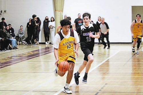 Josue Hernandez races his way down the court for the Crocus Plainsmen during their home game with the Vincent Massey Vikings junior varsity squad at the Brandon Sun Spartan Invititational on Friday morning. (Lucas Punkari/The Brandon Sun)