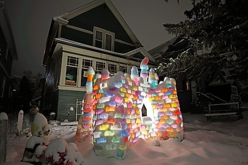 15122022
A colourful ice castle lights up 13th Street in front of a home just south of Princess Avenue.
(Tim Smith/The Brandon Sun)