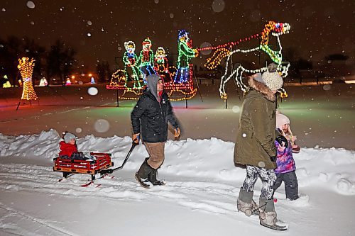 16122022
Dustin Troop and Crystal Donley enjoy a family walk through the snow with their children Ashton and Tayleah at the Brandon Skating Oval on a snowy Friday evening. (Tim Smith/The Brandon Sun)