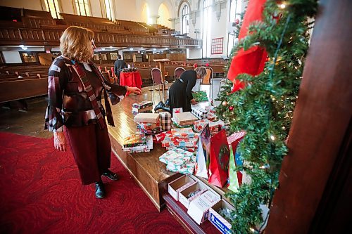 JOHN WOODS / WINNIPEG FREE PRESS
Reverend Lesley Harrison looks at gifts under a Christmas tree after a service at Knox United Church in Winnipeg Sunday, December 18, 2022. The gifts were donated by the community and local firefighters. Knox United Church is an intercultural church and community hub in the heart of the Central Park neighbourhood of Winnipeg.

Re: Marten
