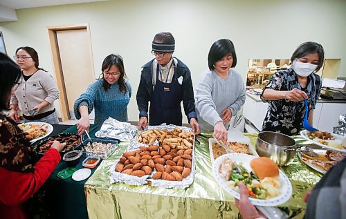 JOHN WOODS / WINNIPEG FREE PRESS
Sergio Banaga, centre, and other parishioners serve a community meal after a service at Knox United Church in Winnipeg Sunday, December 18, 2022. Knox United Church is an intercultural church and community hub in the heart of the Central Park neighbourhood of Winnipeg.

Re: Marten