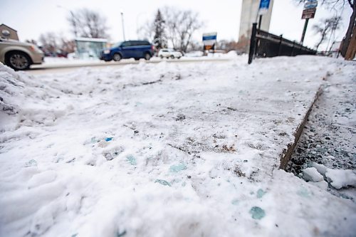 MIKAELA MACKENZIE / WINNIPEG FREE PRESS

The site of a bus shelter fire at Osborne Street and Maplewood Avenue in Winnipeg on Monday, Dec. 19, 2022. For &#x2014; story.
Winnipeg Free Press 2022.