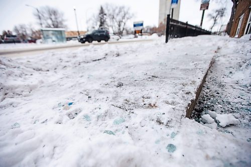 MIKAELA MACKENZIE / WINNIPEG FREE PRESS

The site of a bus shelter fire at Osborne Street and Maplewood Avenue in Winnipeg on Monday, Dec. 19, 2022. For &#x2014; story.
Winnipeg Free Press 2022.