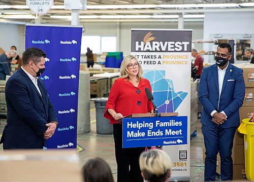 JESSICA LEE / WINNIPEG FREE PRESS

From left: MLA James Teitsma, MLA Rochelle Squires and MLA Obby Khan are photographed at a press conference announcing more funding for Harvest Manitoba on December 19, 2022.

Reporter: Danielle Da Silva