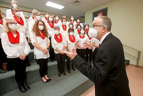 JOHN WOODS / WINNIPEG FREE PRESS
Bill Quinn directs the Winnipeg Nurses Choir during rehearsal in Balmoral Hall School Monday, November 21, 2022.  

Re: Kitching