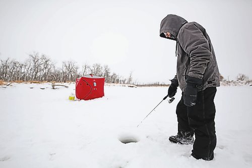 A Brandon man who did not want to give his name tries his luck fishing on the Assiniboine River on a frosty Monday morning near the Riverbank Discovery Centre. (Matt Goerzen/The Brandon Sun)