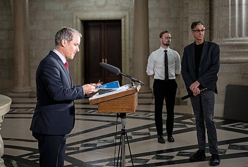 JESSICA LEE / WINNIPEG FREE PRESS

Finance Minister Cameron Friesen presents the 2022-2023 Mid-Year Fiscal and Economic Report at the Legislative Building on December 20, 2022.

Reporter: Danielle Da Silva