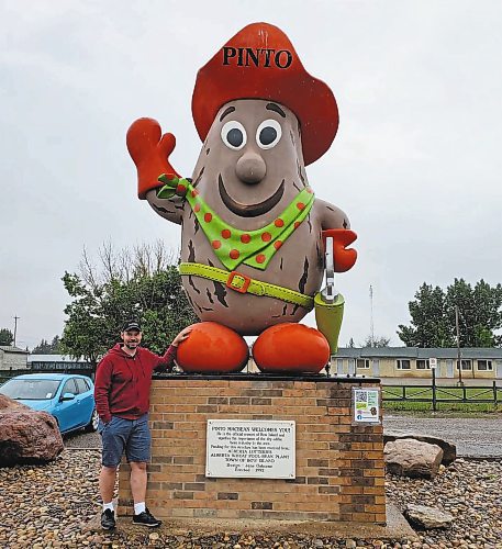 INSTAGRAM
Dave Lyons - roadside attractions
Pinto MacBean, the World's Largest Pinto Bean.
Bow Island, Alberta
Winnipeg Free Press 2022
