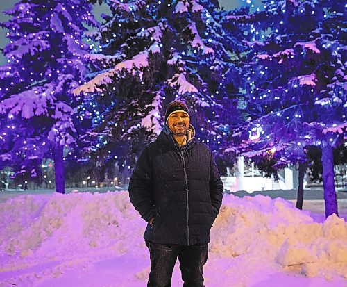 JESSICA LEE / WINNIPEG FREE PRESS

Dave Lyons poses with trees decorated with lights at The Forks on December 19, 2022.

Reporter: Dave Sanderson