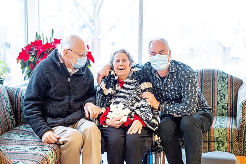 MIKAELA MACKENZIE / WINNIPEG FREE PRESS

Leslie (left), Lydia, and Todd Sykes pose for a photo at Misercordia Place, where Lydia currently lives, in Winnipeg on Wednesday, Dec. 21, 2022. Leslie is hoping to move into the Misercordia Terraces when it is finished so that he can be close to his wife. For Josh story.
Winnipeg Free Press 2022.