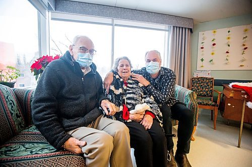 MIKAELA MACKENZIE / WINNIPEG FREE PRESS

Leslie (left), Lydia, and Todd Sykes pose for a photo at Misercordia Place, where Lydia currently lives, in Winnipeg on Wednesday, Dec. 21, 2022. Leslie is hoping to move into the Misercordia Terraces when it is finished so that he can be close to his wife. For Josh story.
Winnipeg Free Press 2022.