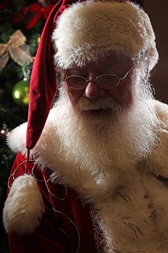 22122022
Klaus Brechmann has been portraying Santa Claus in Brandon for over 40 years. (Tim Smith/The Brandon Sun)