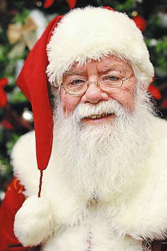 22122022
Klaus Brechmann has been portraying Santa Claus in Brandon for over 40 years. (Tim Smith/The Brandon Sun)