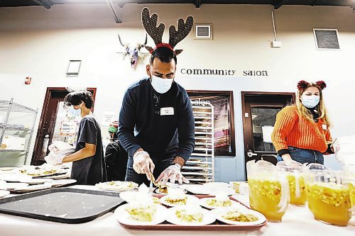 PRABHJOT SINGH LOTEY / WINNIPEG FREE PRESS

Siloam Mission hosts its annual Christmas meal Friday, December 23, 2022.
- Obby Khan (volunteer)
Winnipeg Free Press 2022
