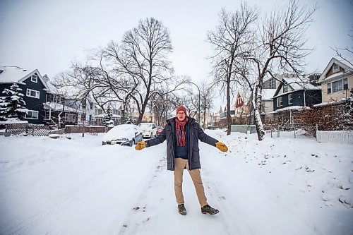 MIKAELA MACKENZIE / WINNIPEG FREE PRESS

Downtown resident Brian Pincott poses for a photo on his street in Winnipeg on Thursday, Dec. 22, 2022. He says that improving active transport infrastructure is key to having more people live in the core. For Malak story.
Winnipeg Free Press 2022.