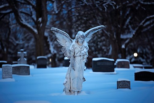 23122022
Snow rests on the angel headstone in the Brandon Cemetery before sunrise on Friday morning. (Tim Smith/The Brandon Sun)