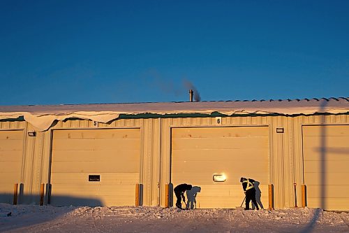 23122022
Chidi Iboh and Kaol Beech with Clean Under Pressure clear snow and ice from the warehouse doors at Purolator in Brandon&#x2019;s east end at sunrise on a freezing cold Friday morning. (Tim Smith/The Brandon Sun)