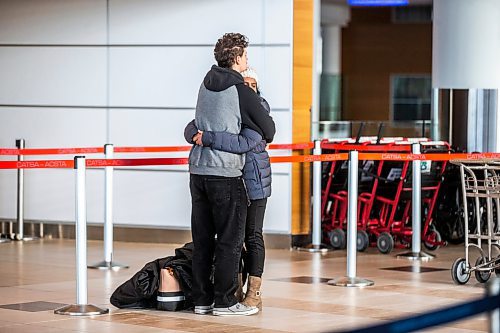 MIKAELA MACKENZIE / WINNIPEG FREE PRESS

Winnipeg Richardson International Airport, where many flights are being cancelled or delayed this holiday season due to storms in Ontario and BC, in Winnipeg on Friday, Dec. 23, 2022. For Katie story.
Winnipeg Free Press 2022.