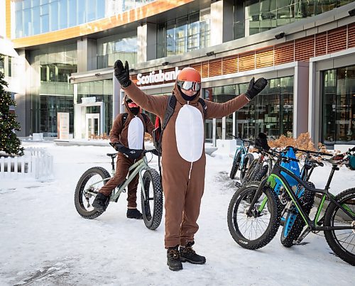 JESSICA LEE / WINNIPEG FREE PRESS

A volunteer, dressing as a reindeer, is photographed December 23, 2022 at Hargrave Street Market. A dozen volunteers with the 11th annual Ride with Santa will deliver cheer and supplies to the needy in Winnipeg&#x2019;s core.

Reporter: Erik Pindera