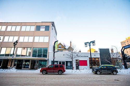 MIKAELA MACKENZIE / WINNIPEG FREE PRESS

A peaked roof pokes out above storefronts, a vestige of another time, at Kennedy Street and Graham Avenue in Winnipeg on Friday, Dec. 23, 2022. For Melissa story.
Winnipeg Free Press 2022.