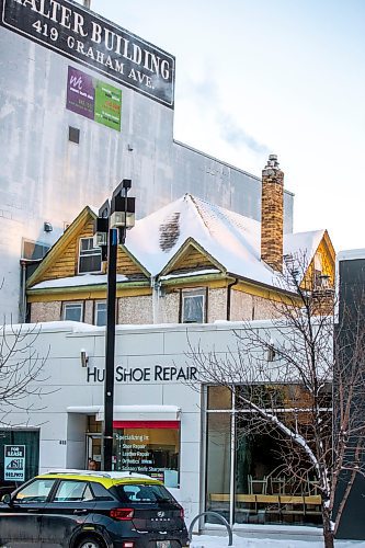 MIKAELA MACKENZIE / WINNIPEG FREE PRESS

A peaked roof pokes out above storefronts, a vestige of another time, at Kennedy Street and Graham Avenue in Winnipeg on Friday, Dec. 23, 2022. For Melissa story.
Winnipeg Free Press 2022.