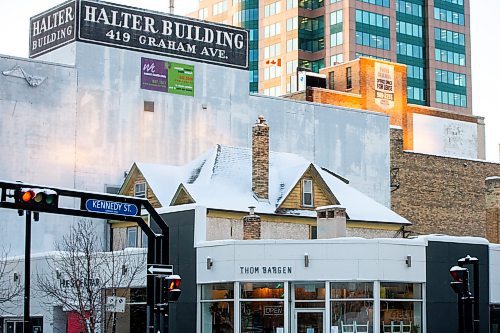 MIKAELA MACKENZIE / WINNIPEG FREE PRESS

A peaked roof pokes out above storefronts, a vestige of another time, at Kennedy Street and Graham Avenue in Winnipeg on Friday, Dec. 23, 2022. For Melissa story.
Winnipeg Free Press 2022.