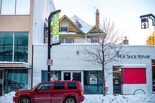 MIKAELA MACKENZIE / WINNIPEG FREE PRESS

A peaked roof pokes out above storefronts, a vestige of another time, at Kennedy Street and Graham Avenue in Winnipeg on Friday, Dec. 23, 2022. For Melissa story.
Winnipeg Free Press 2022.