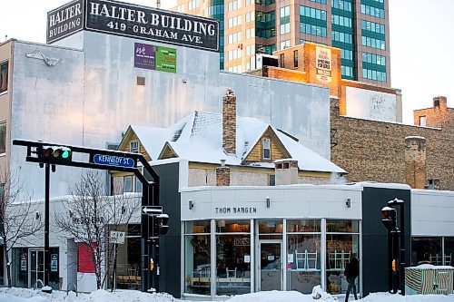 MIKAELA MACKENZIE / WINNIPEG FREE PRESS

A peaked roof pokes out above storefronts, a vestige of another time, at Kennedy Street and Graham Avenue in Winnipeg on Friday, Dec. 23, 2022. For Melissa story.
Winnipeg Free Press 2022.