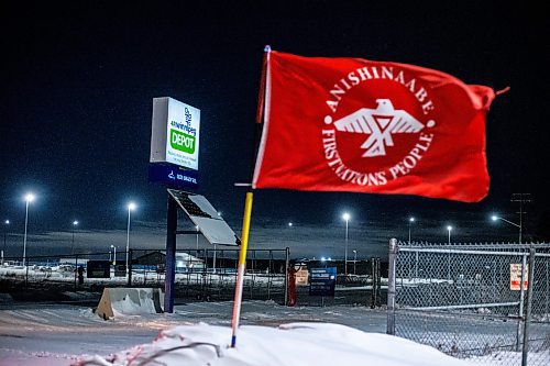 MIKAELA MACKENZIE / WINNIPEG FREE PRESS

The blockade at the Brady landfill in Winnipeg on Friday, Dec. 23, 2022. For Erik story.
Winnipeg Free Press 2022.