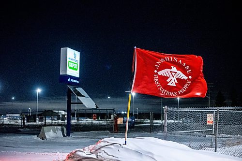 MIKAELA MACKENZIE / WINNIPEG FREE PRESS

The blockade at the Brady landfill in Winnipeg on Friday, Dec. 23, 2022. For Erik story.
Winnipeg Free Press 2022.