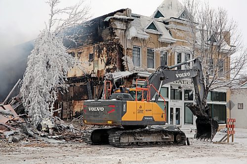 Though the Gladstone Hotel was destroyed by fire, the nextdoor building it shared a wall with managed to survive. (Colin Slark/The Brandon Sun)