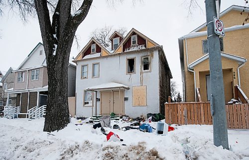 JOHN WOODS / WINNIPEG FREE PRESS
Fire crews were called to a scene in the 500 block of Manitoba Avenue Sunday, December 25, 2022. Other fires in the 300 block of Qu&#x541;ppelle Avenue, the 200 block of Austin Street N., the 300 block of Murray Avenue, and the 700 block of Selkirk Avenue, kept city crews busy.

Re: ?