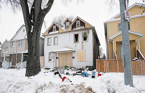 JOHN WOODS / WINNIPEG FREE PRESS
Fire crews were called to a scene in the 500 block of Manitoba Avenue Sunday, December 25, 2022. Other fires in the 300 block of QuՁppelle Avenue, the 200 block of Austin Street N., the 300 block of Murray Avenue, and the 700 block of Selkirk Avenue, kept city crews busy.

Re: ?