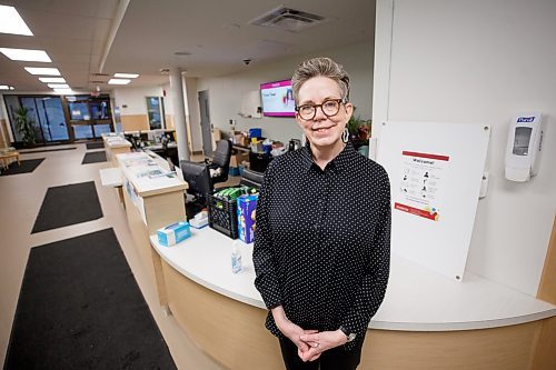 MIKE DEAL / WINNIPEG FREE PRESS
Kim Bailey, Director, Prevention Testing and Wellness at Nine Circles Community Health Centre, during a tour of the Pit Stop at 705 Broadway.
See Katrina Clarke story
221215 - Thursday, December 15, 2022.