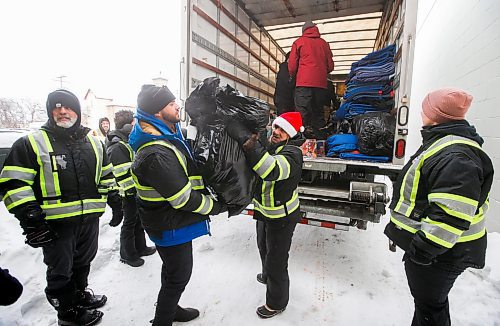 JOHN WOODS / WINNIPEG FREE PRESS
Volunteers with the Bear Clan deliver warm clothing items to a shelter at 190 Disraeli today Sunday, December 25, 2022. The group hit several locations today hoping to reach as many people as possible.

Re: Abas