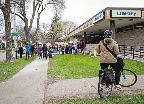 JESSICA LEE / WINNIPEG FREE PRESS



The West Kildonan community protests the city plan of tearing down their neighbourhood library and moving it to a local mall on May 17, 2022, at the West Kildonan Library.



Reporter: Joyanne Pursaga