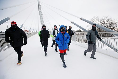 JOHN WOODS / WINNIPEG FREE PRESS
Junel Malapad, annual Siloam Mission fundraiser, centre (blue), leads a group of supporters on a 3.3 km route around the Forks Monday, December 26, 2022. Malapad&#x2019;s annual Change Boxing Day to Running Day involves starting at 12AM Boxing Day and running 24 hours around a 3.3 km route as many times as possible to help raise funds and donations for Siloam Mission.

Re: Abas