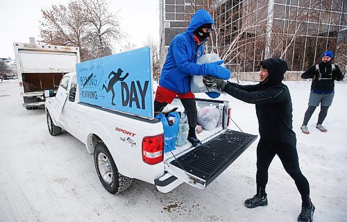 JOHN WOODS / WINNIPEG FREE PRESS
Junel Malapad, left, annual Siloam Mission fundraiser, is handed a bag of clothing by his friend and fellow runner Jin Lee halfway through his 24 hour running fundraiser at the Forks Monday, December 26, 2022. Malapad&#x2019;s annual Change Boxing Day to Running Day involves starting at 12AM Boxing Day and running 24 hours around a 3.3 km route as many times as possible to help raise funds and donations for Siloam Mission.

Re: Abas