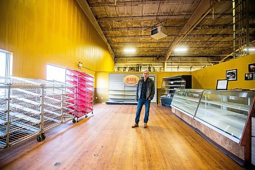 MIKAELA MACKENZIE / WINNIPEG FREE PRESS

Ross Einfeld at KUB Bakery, which has closed its doors, in Winnipeg on Wednesday, Nov. 16, 2022. For Marty Cash story.
Winnipeg Free Press 2022.