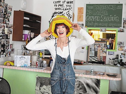 JESSICA LEE / WINNIPEG FREE PRESS

Sandy Doyle, owner of Blondie&#x2019;s Burgers is photographed on January 11, 2022 in her restaurant which is closing after 31 years. She sold the hamburger hat which is on her head to the next owner, along with other equipment in her kitchen.

Reporter: Dave








