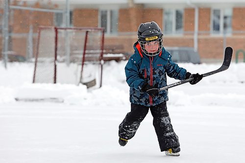 Brady Traill, 5, skates with family at the East End Community Centre on Tuesday. (Tim Smith/The Brandon Sun)