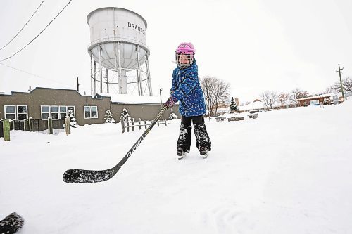 27122022
Eight-year-old Charliegh Traill of Red Deer skates with family at the East End Community Centre on Tuesday.
(Tim Smith/The Brandon Sun)