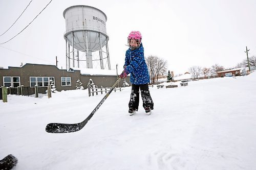 27122022
Eight-year-old Charliegh Traill of Red Deer skates with family at the East End Community Centre on Tuesday.
(Tim Smith/The Brandon Sun)